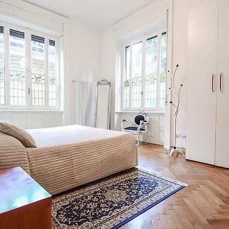 דירה Sleeps 6 Air Con Wifi בלאג'יו
